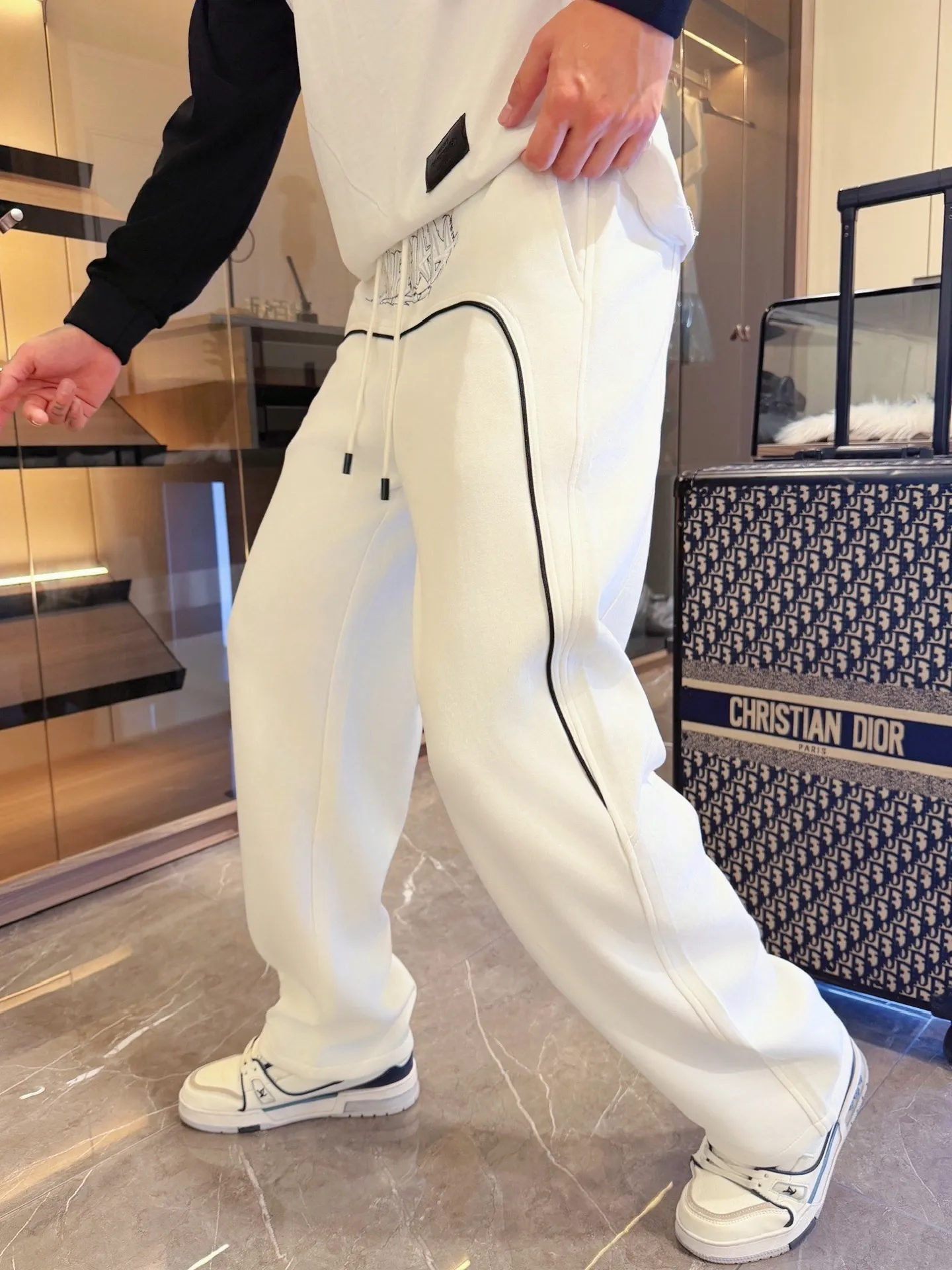 Balenciaga [high version] 2026 autumn and winter latest products, available at the counter simultaneously, Original product, fashionable casual trousers and casual trousers, using imported original fabrics, top-grade embroidery 🪡 craft letter pattern logo, original hardware accessories decoration, simple yet fashionable, fashionable and handsome upper body, Sizes: M-3XL